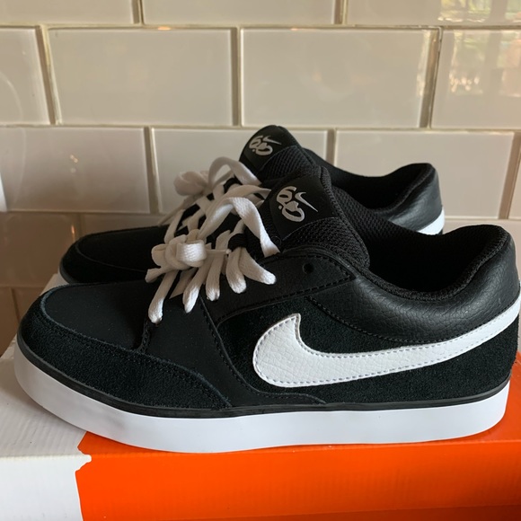 Nike Avid Jr. 6.0 Size 4.5Y/Women 6 - Picture 2 of 6